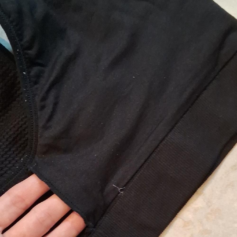 PINK Victoria's Secret Black Textured Sports Bra - Picture 3 of 4